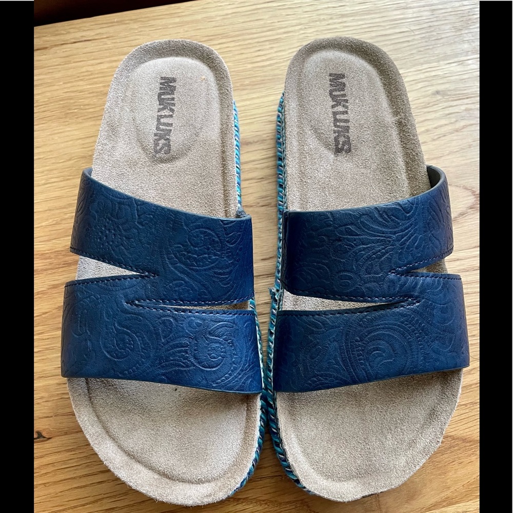 Mukluk Sandals size 7